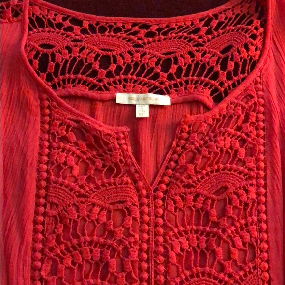 Red front panel croquet blouse. - Picture 2 of 4